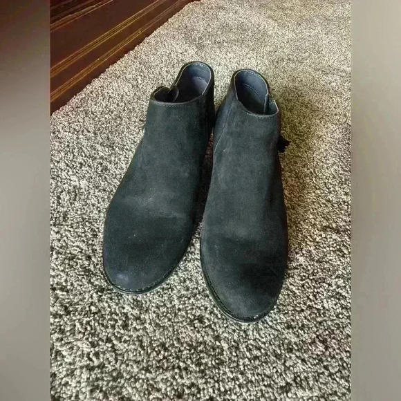 Vionic booties NWOT size 6.5 black suede zipper - Picture 6 of 7